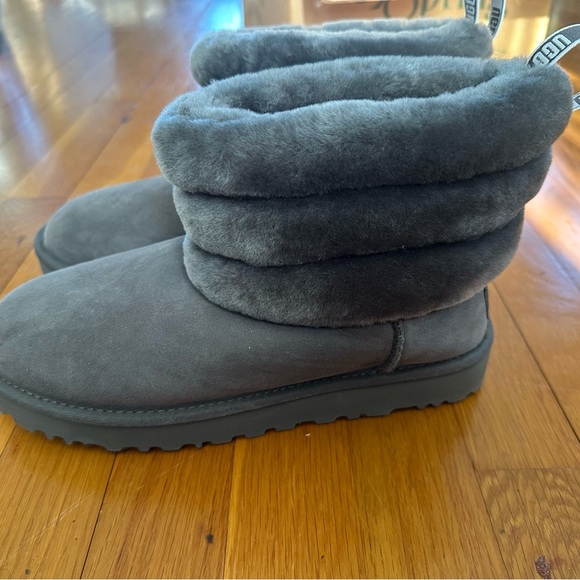 UGG gray boots NWOT size 8 (please see pics) - Picture 2 of 7